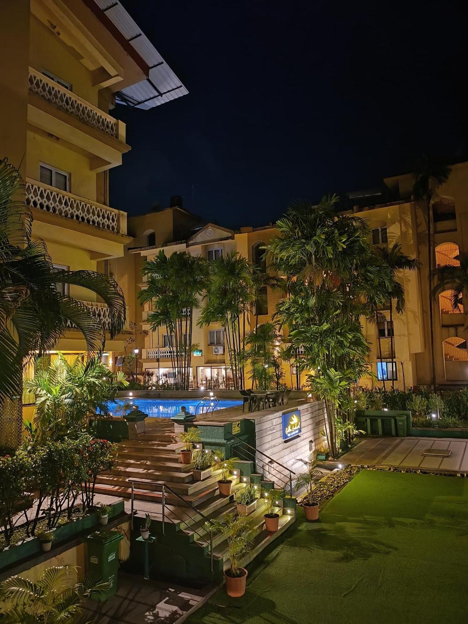 Golden Landmark Green Valley Beach Resort Dona Paula Exterior photo