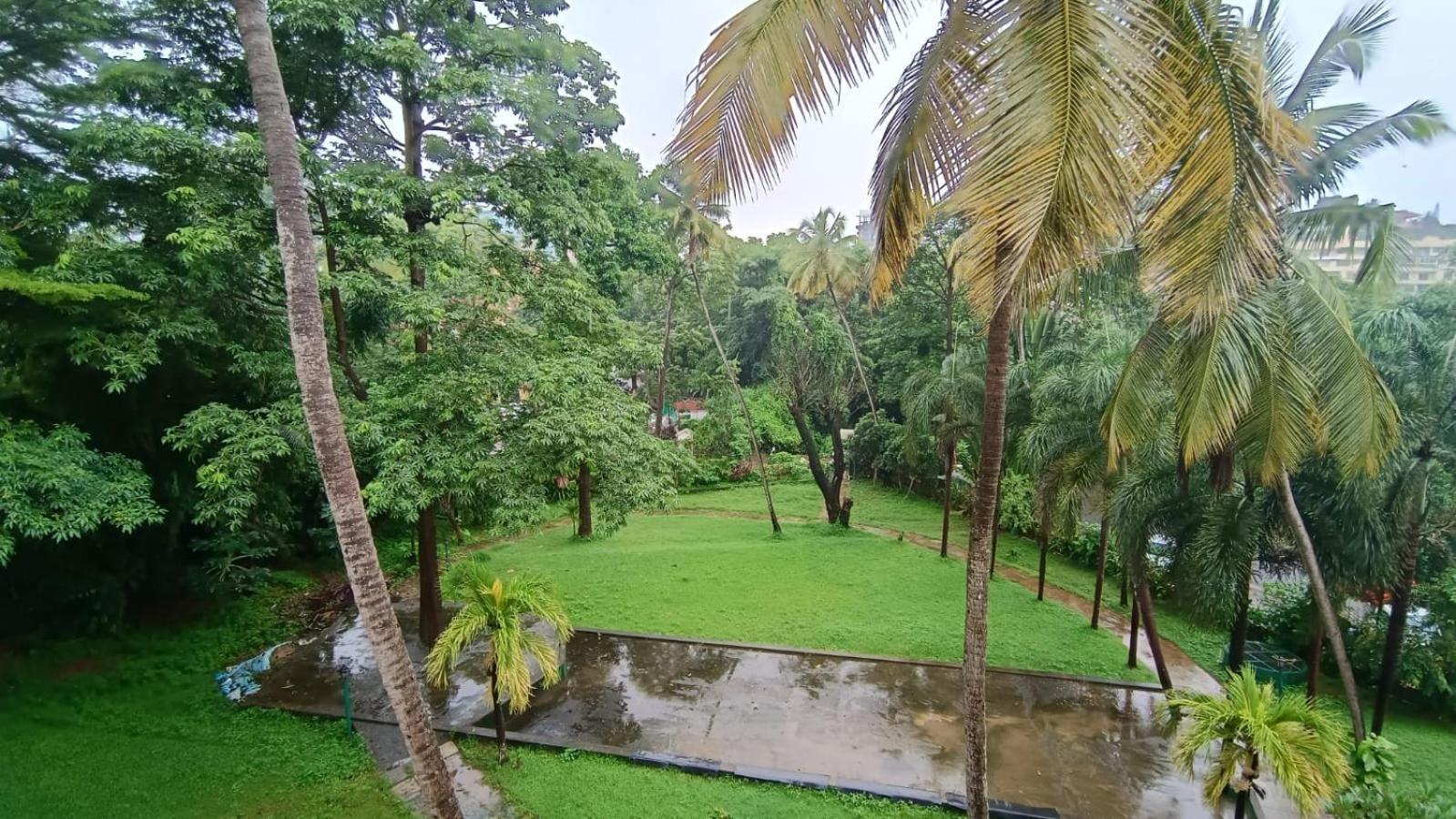 Golden Landmark Green Valley Beach Resort Dona Paula Exterior photo